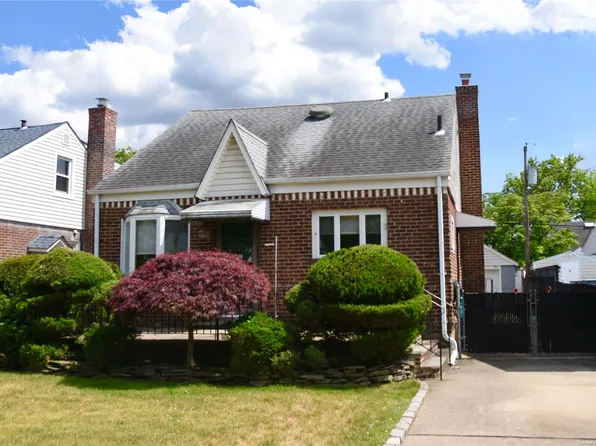 848 Bryant Avenue, New Hyde Park, NY 11040