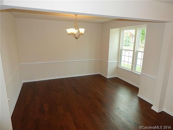 4th image of 9326 Lenox Pointe Dr