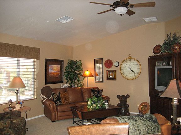 Vaulted ceiling,fans,window treatments,berber carpet