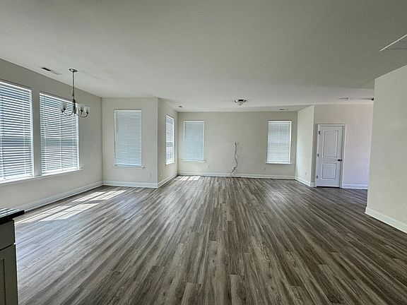 5th image of 205 Wrenwood Dr