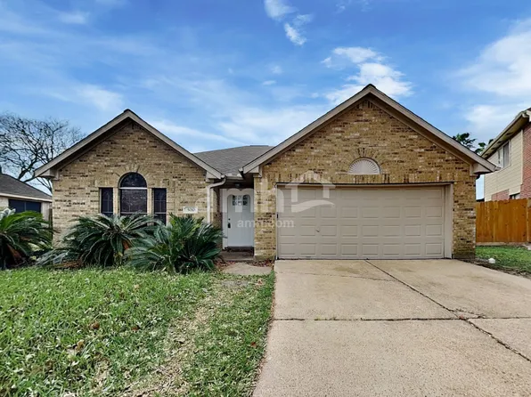 5010 Chase Mountain Dr, Bacliff, TX 77518