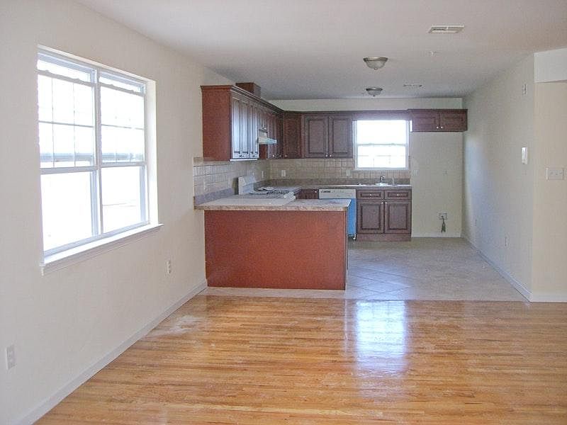 1st image of 5-9 Marion Pl Floor 3