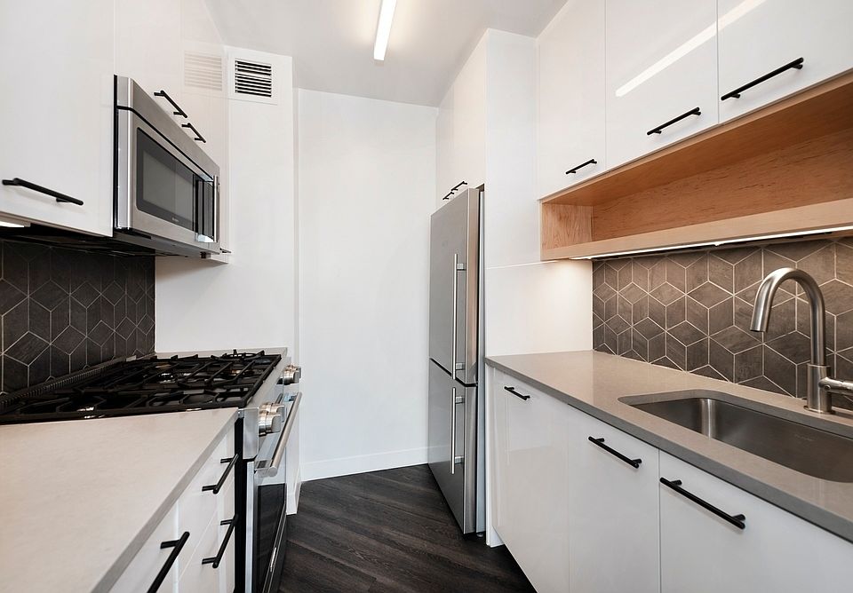 1st image of 250 E Houston St APT 7E