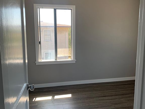 5th image of 845 W 29th Pl