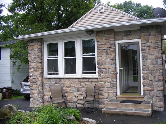 3rd image of 10 Zoar Ave