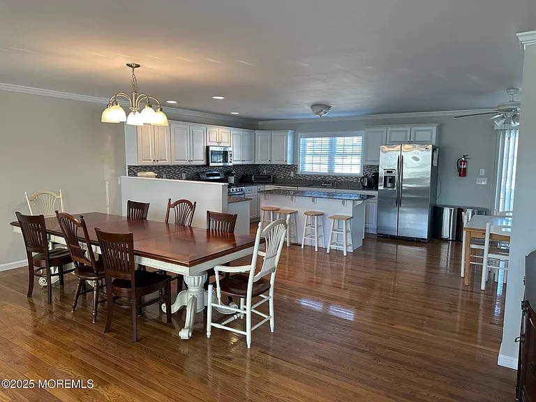 211 Trenton Ave — Photo 10