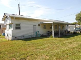 708 W McGaughy St, Hamilton, MO 64644