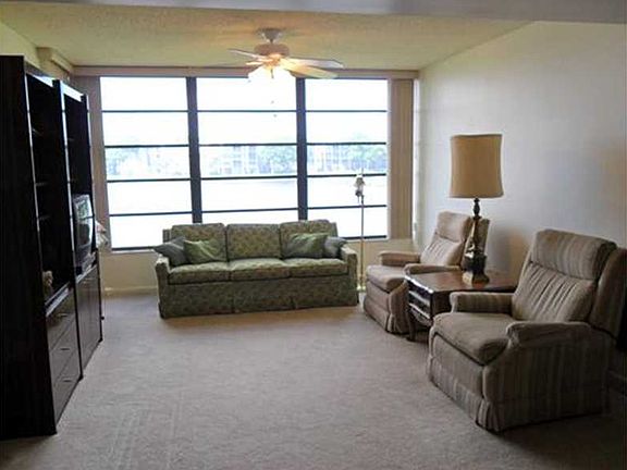 5th image of 1524 Whitehall Dr APT 203