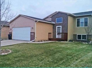 3917 W 92nd St, Sioux Falls, SD 57108