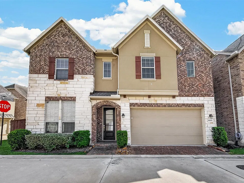 18303 Harmony Bluff Ln