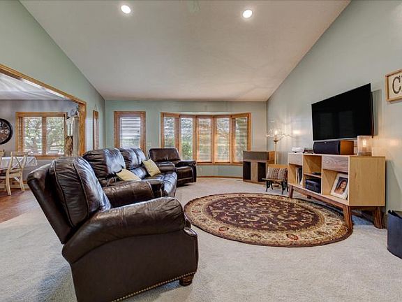 5th image of 605 Marian Ave