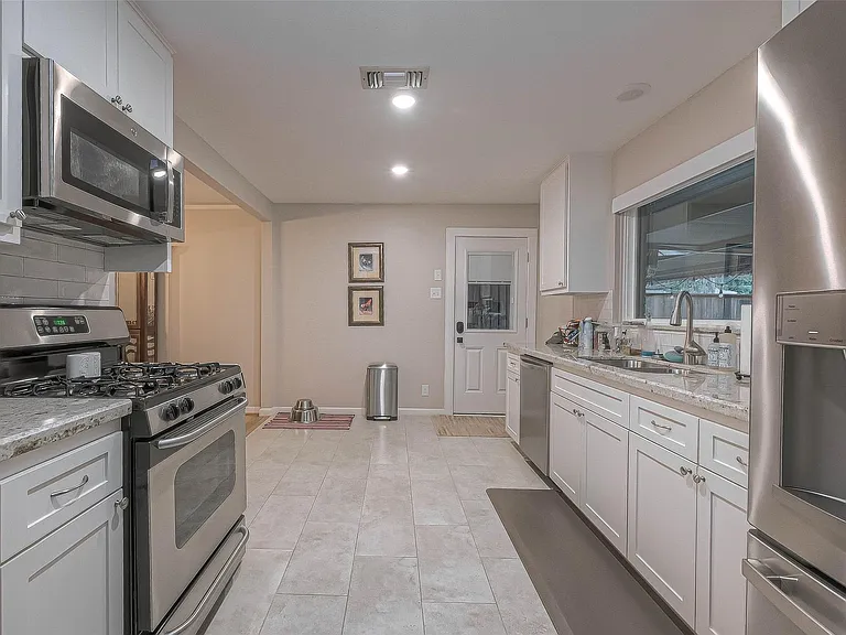 6414 Pineshade Ln — Photo 12