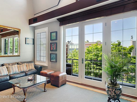 4th image of 1035 N Hermitage Ave #3
