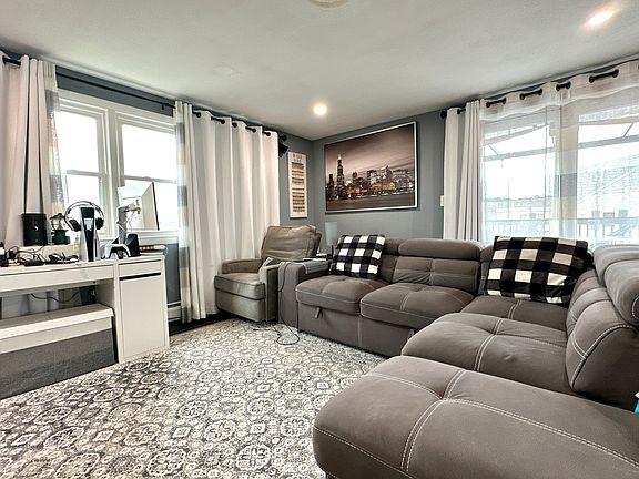 3rd image of 27 Venice Ave #1