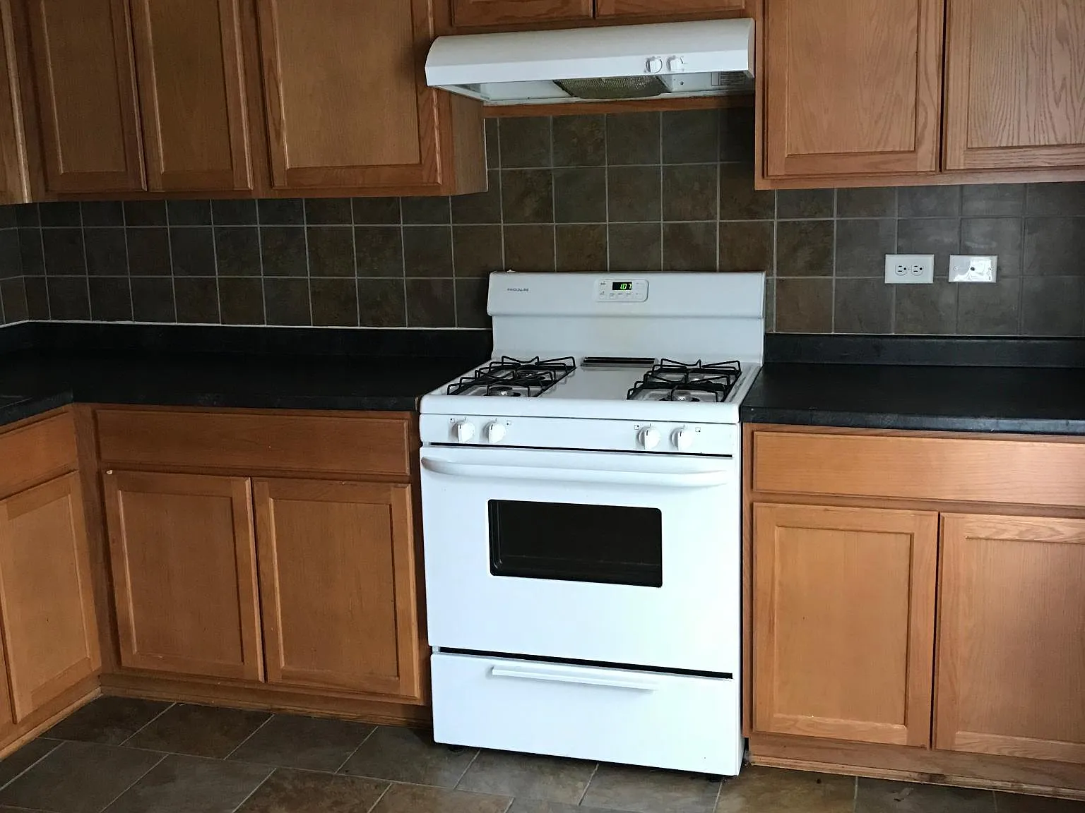 2 bed, 1138 sqft, $2,200 — Photo 3