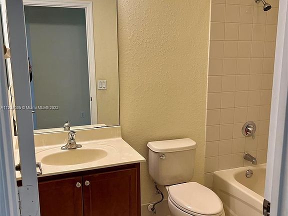 5th image of 11403 NW 89th St APT 201