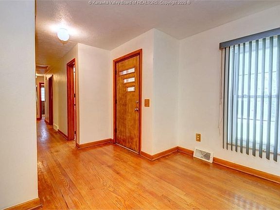 3rd image of 415 Crestview Dr