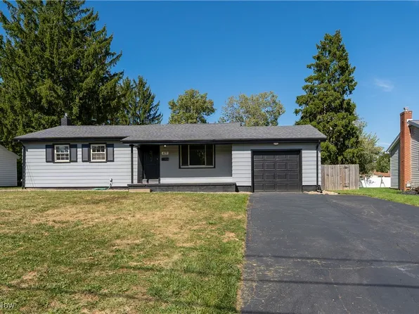 419 Carriage Hill Dr, Canfield, OH 44406