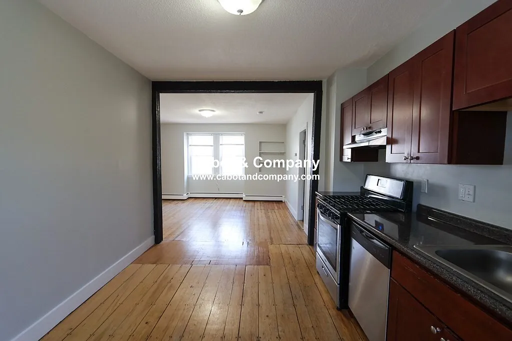 Building Photo - 20 Roberts St #5