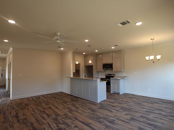 4th image of 828 Lindsey Ln