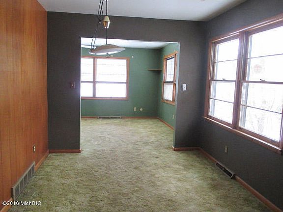 3rd image of 402 Taylor Ave