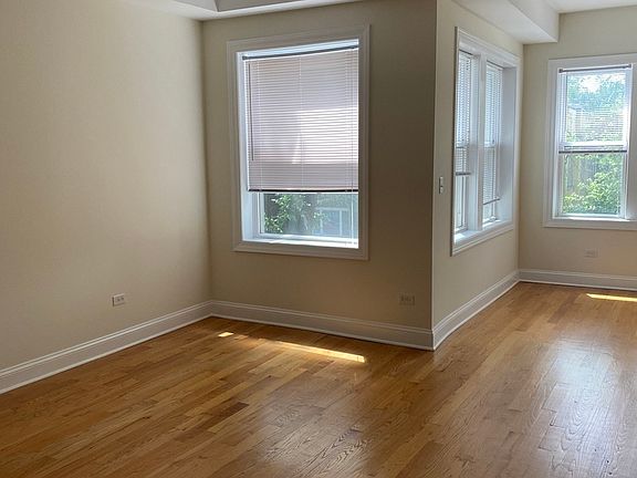 5th image of 4947 N Albany Ave APT 2
