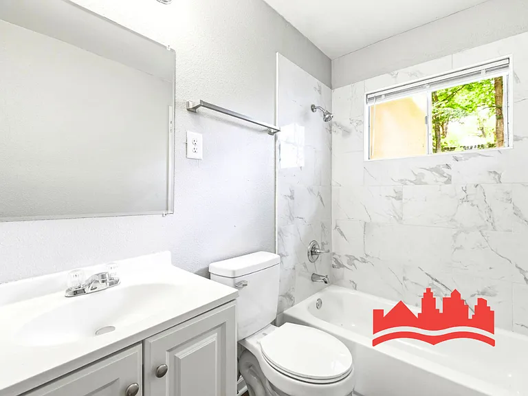 2348 Millbrook Ave — Photo 19