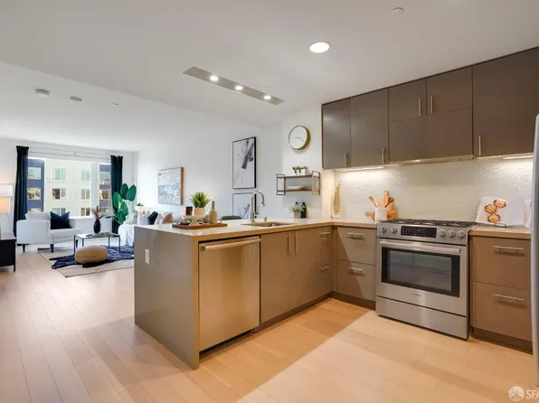 52 Innes Ct APT 305, San Francisco, CA 94124