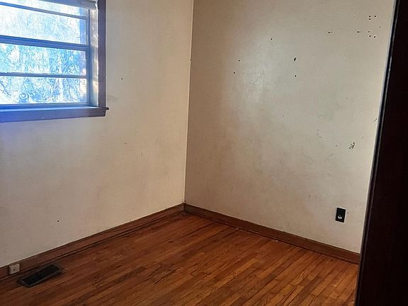2nd image of 1627-1629 Longview Ave