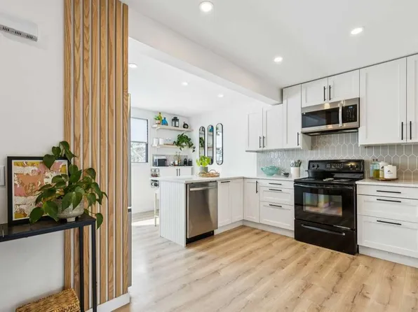 1414 SW Ranchlands Rd NW, Calgary, AB T3G 1M9