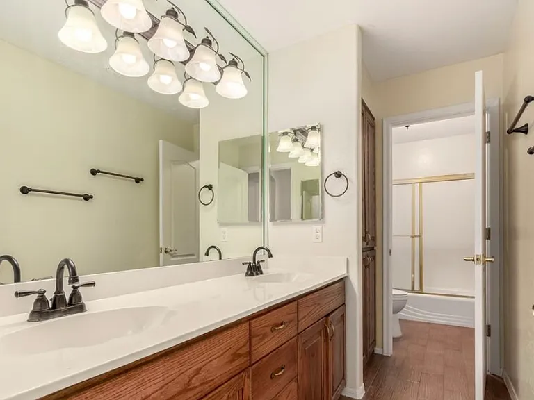 2438 N Forest Cir — Photo 28