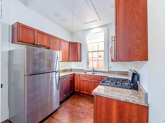 5th image of 914 Saint Ann St