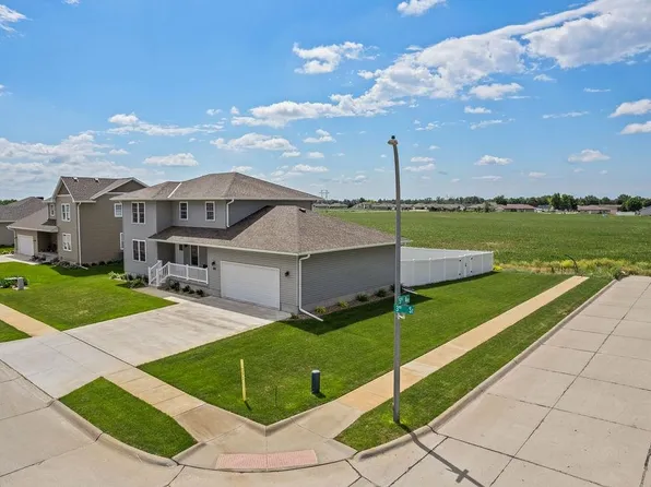 439 3rd St S, Columbus, NE 68601