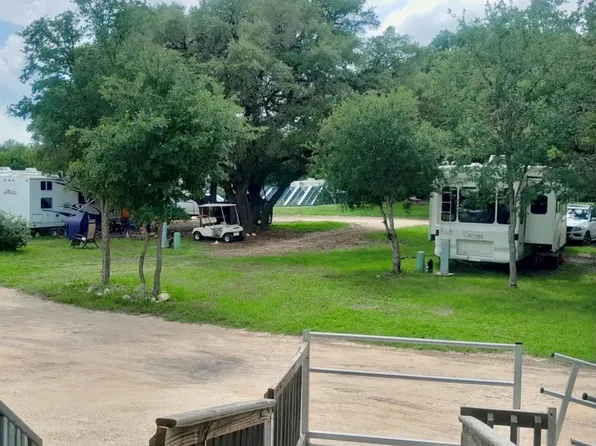 270 Hidden Path, Lockhart, TX 78644