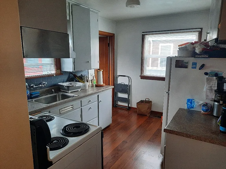 1889 NE Pacific Ave — Photo 13