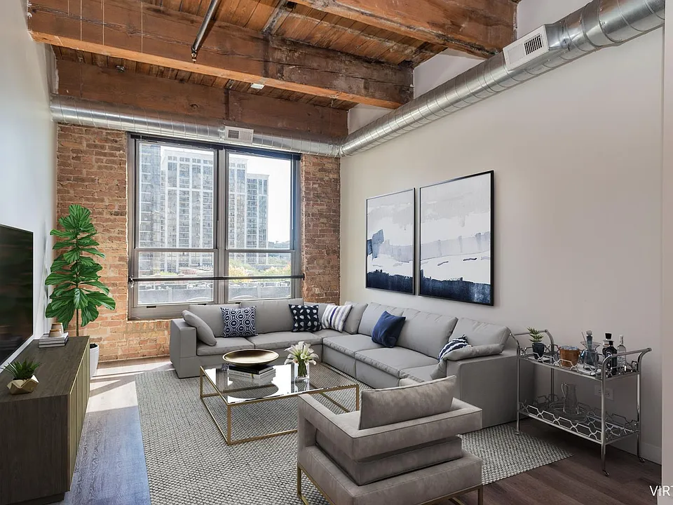 1323 S Michigan