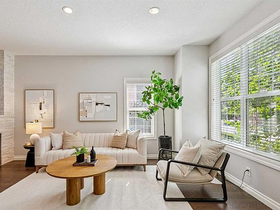 5th image of 115 W Couture Cres SW