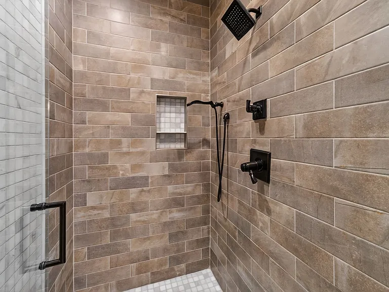 605 W End Cir — Photo 22