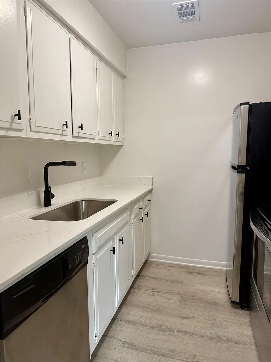 Photo 2 of 14 - 6401 Skyline Dr #36 - Houston, TX Building Photo - 6401 Skyline Dr #36