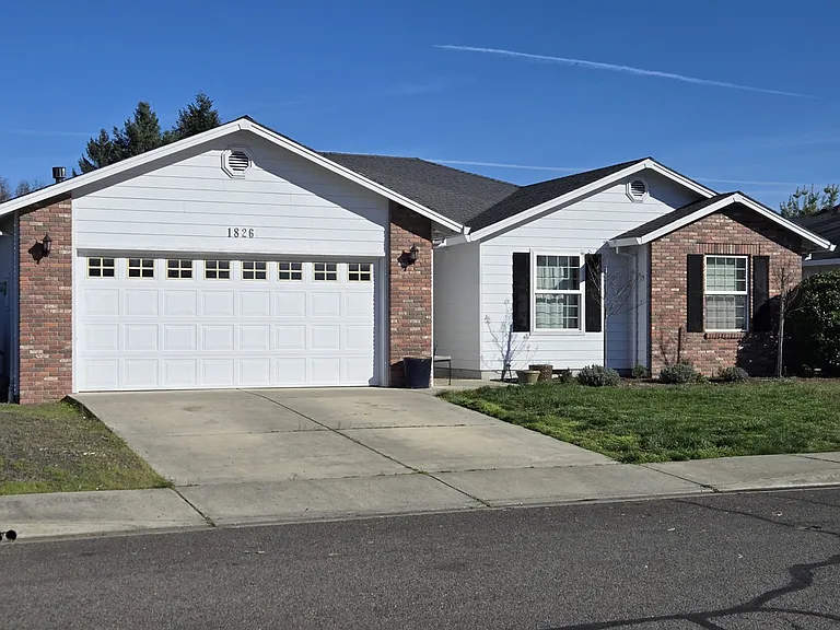1826 Northwood Dr — Photo 1