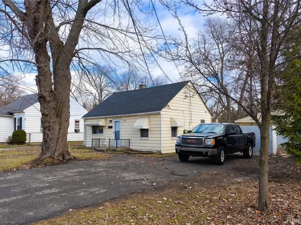 25430 Eureka Dr, Warren, MI 48091