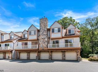 24 Woods Edge Dr, Succasunna, NJ