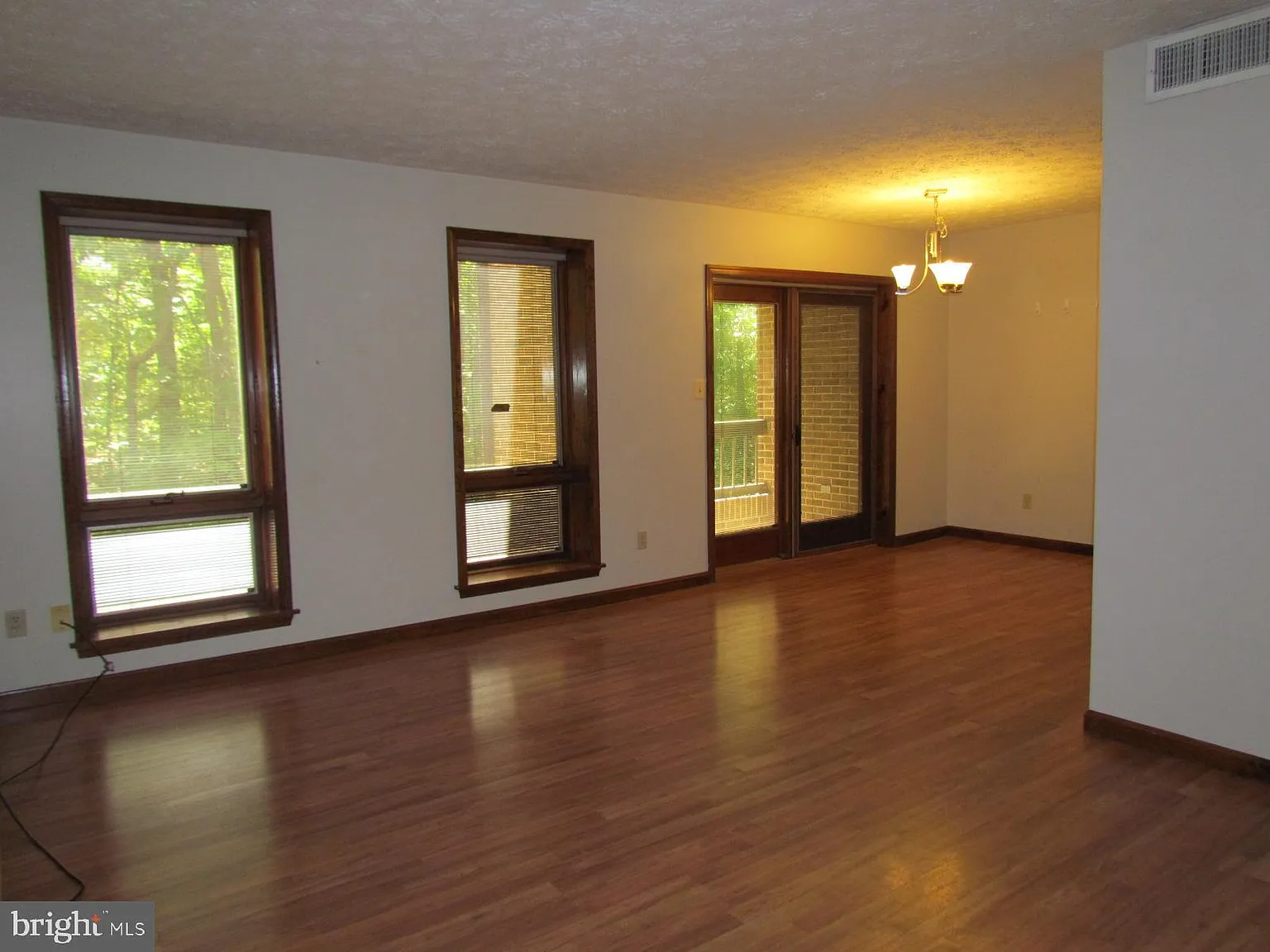 2 bed, 1.5 bath, 936 sqft, $1,800 — Photo 3