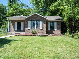 33 W Guy St, Glen Carbon, IL 62034