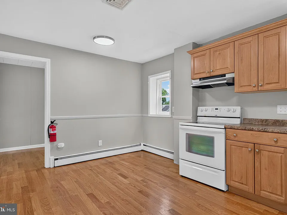 200-B Moore St #B - 2ND FLOOR