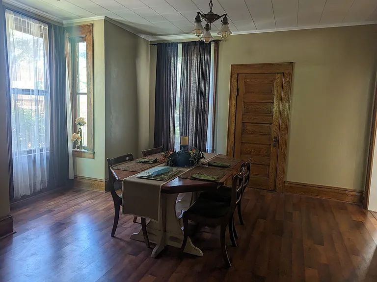 434 E Chapin St — Photo 17