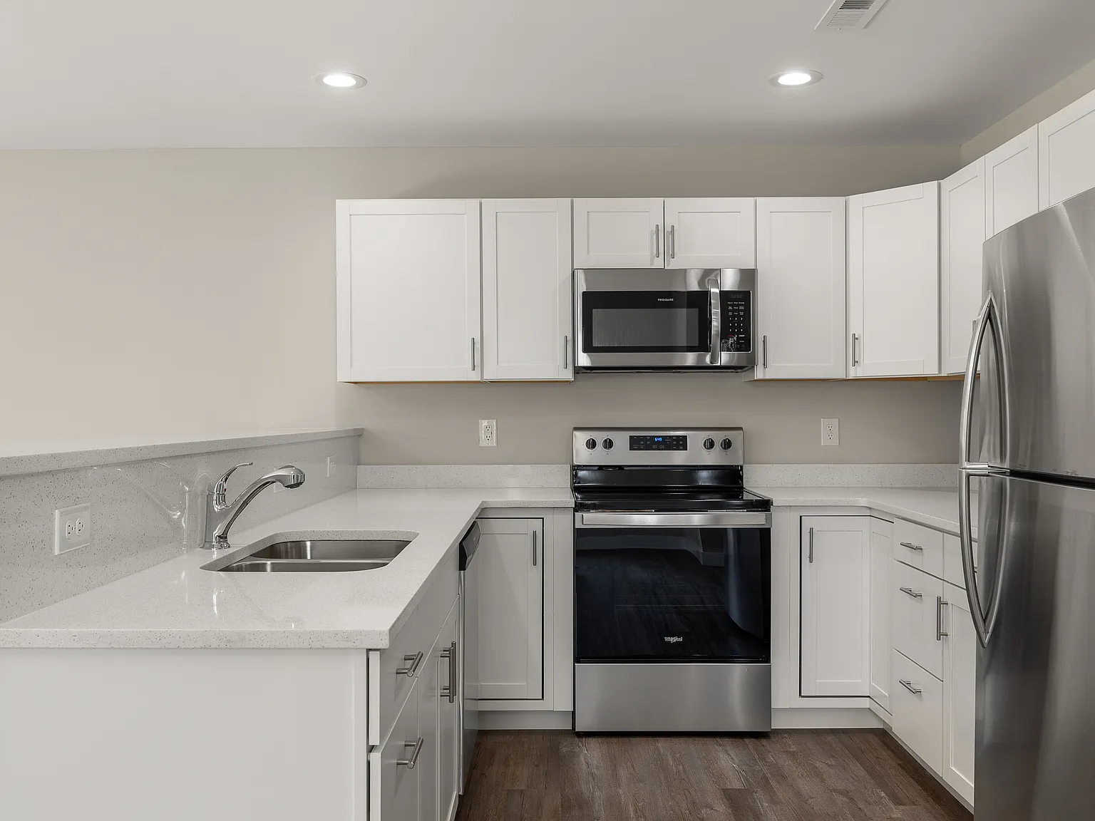 3 bed, 2.5 bath, 1400 sqft, $1,695 — Photo 4