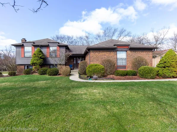 24137 Lori Ct, Farmington Hills, MI 48336