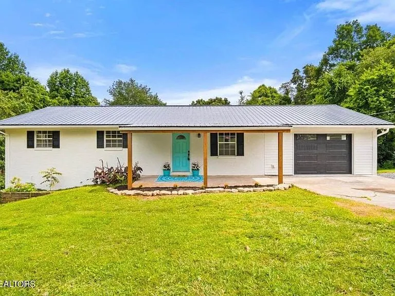 3037 Marvin Cir — Photo 1