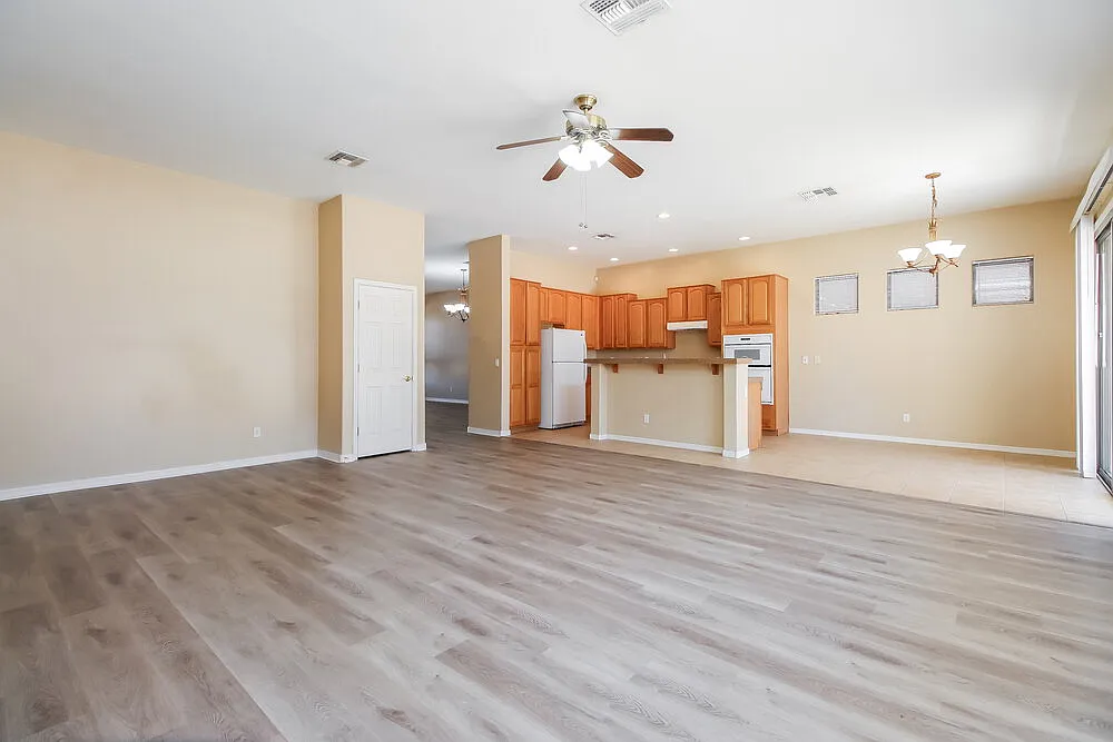 3 bed, 2.0 bath, 2490 sqft, $3,140 — Photo 4